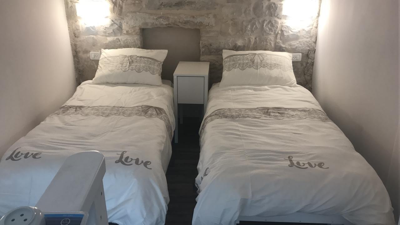 Zimmer In Old City Rosh Pinna Eksteriør billede